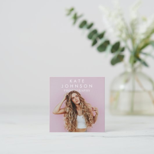 Moderne minimalistische foto QR-code Sociale media Vierkante Visitekaartje (Staand voorkant)