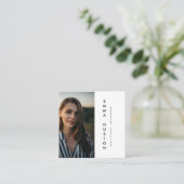 Moderne, minimalistische foto van typografie vierkante visitekaartje (Staand voorkant)