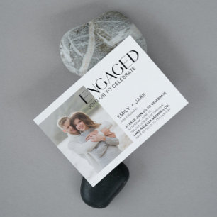 Moderne minimalistische foto zwart-wit Verloving Kaart