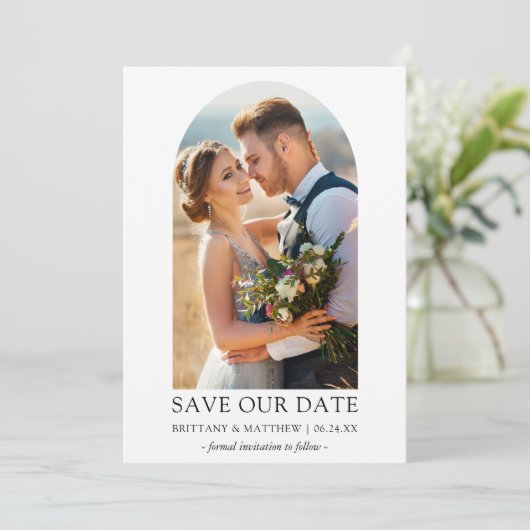 Moderne minimalistische fotoArch bespaart onze dat Save The Date (Staand voorkant)