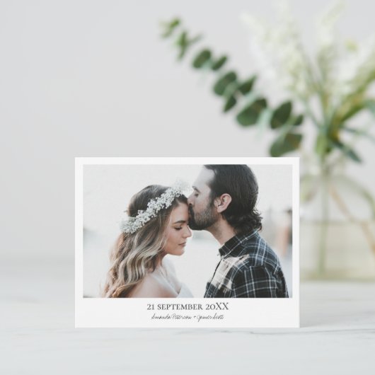 Moderne minimalistische fotobruiloft bespaart datu aankondigingskaart (Staand voorkant)