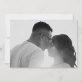 Moderne Minimalistische Fotobruiloft Koppels Bruil Kaart (Achterkant)