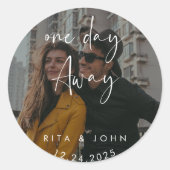 Moderne minimalistische fotobruiloft op een steenw ronde sticker (Voorkant)