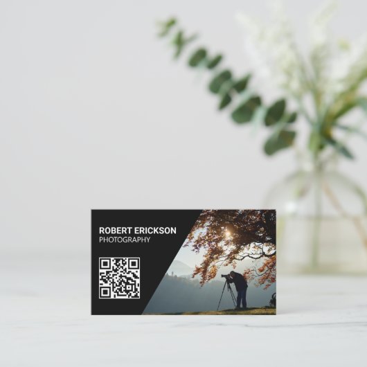 Moderne minimalistische fotograaf QR-codeportfolio Visitekaartje (Staand voorkant)