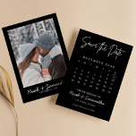 Moderne minimalistische fotokalender zwart elegant save the date<br><div class="desc">Moderne minimalistische zwarte foto van de Kalender van de Foto Elegant sparen de Datum. Eenvoudig personaliseren door elke info te vervangen. Upload een verticale/portretfoto. Beweeg de cirkel door te klikken verder aanpassen. Controleer de voorvertoning voordat u aan de wagen toevoegt. (Monsterfoto van Mikhail Nilov van Pexels)</div>