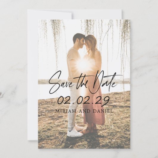 Moderne Minimalistische Fototrouwdag Save The Date (Voorkant)