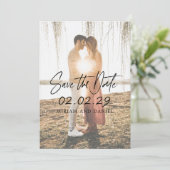 Moderne Minimalistische Fototrouwdag Save The Date (Staand voorkant)