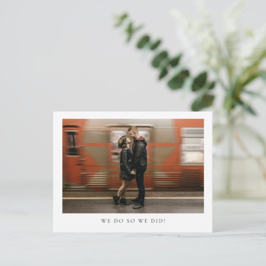 Moderne minimalistische fotouitgang aankondigingskaart (Staand voorkant)