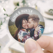 Moderne minimalistische fotoweddenschap Hartelijk  Ronde Sticker