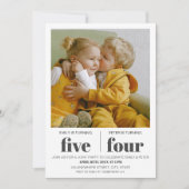 Moderne minimalistische gezamenlijke verjaardagsfe kaart (Voorkant)