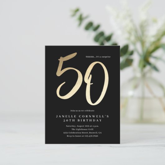 Moderne, minimalistische goudsoort 50e verjaardag uitnodiging briefkaart (Staand voorkant)