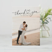 Moderne minimalistische hart script bruiloft bedankkaart (Staand voorkant)