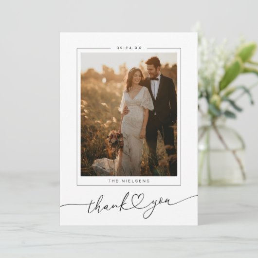 Moderne minimalistische hart script bruiloft bedankkaart (Staand voorkant)