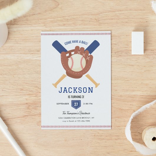 Moderne minimalistische honkbalbeslag op verjaarda kaart