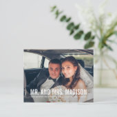 Moderne minimalistische huwelijksaankondiging briefkaart (Staand voorkant)