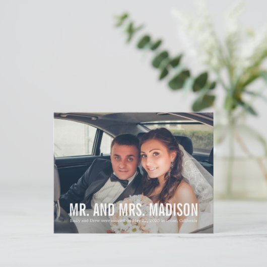 Moderne minimalistische huwelijksaankondiging briefkaart (Staand voorkant)