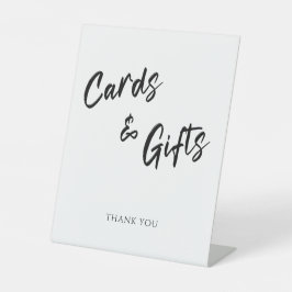 Moderne minimalistische kaarten en cadeaubonnen reclamebord met voetstuk