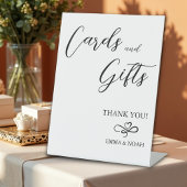 Moderne minimalistische kaarten en cadeaubonnen reclamebord met voetstuk