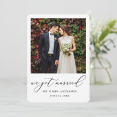 Moderne minimalistische kalligrafie Fotobruiloft Aankondiging (Staand voorkant)