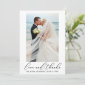 Moderne minimalistische kalligrafie-weduwfotoliefd bedankkaart (Staand voorkant)