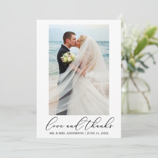 Moderne minimalistische kalligrafie-weduwfotoliefd bedankkaart (Staand voorkant)