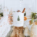Moderne minimalistische kerstboom Vrolijk kerstfee Koffiemok<br><div class="desc">Dit is een moderne minimalistische vakantie cadeau label sjabloon met een prachtige waterverf groenblijvende boom en een elegante kalligrafie lettertype . De kleur van de kerstboom kan niet worden bewerkt en de tekst in het lettertype van de goudkalligrafie kan niet worden bewerkt (maar de kleur kan worden gewijzigd!) // Voor...</div>