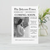 Moderne minimalistische krant Zwangerschap aankond Kaart (Staand voorkant)