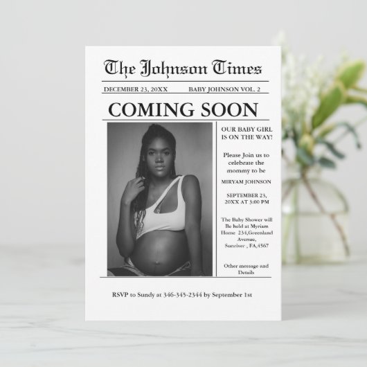 Moderne minimalistische krant Zwangerschap aankond Kaart (Staand voorkant)