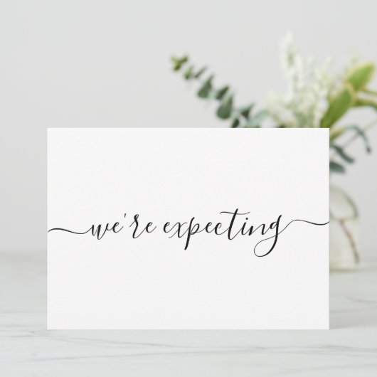 Moderne minimalistische legante-scriptzwangerschap aankondiging (Staand voorkant)