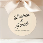 Moderne minimalistische lichte champagne bruiloft ronde sticker<br><div class="desc">Dit zijn moderne minimalistische lichte champagne bruiloft Stickers!</div>