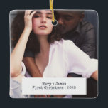 Moderne, minimalistische liefdesweduwfoto keramisch ornament<br><div class="desc">Moderne, minimale vrolijke en gehuwde eenvoudige foto-bruiloft of Verloving keramische siervoorwerpen. Creëer uw eigen kerstfeestelijke gepersonaliseerde versieringen met uw huwelijksfoto's op voor en achter, maak uw eigen monogram met initialen, schrijf datum, jaar en elke liefdesboodschap. Een stijlvolle sjabloon met een vettige zwarte en witte typografische typemachine met een drukke vormgeving....</div>