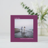 Moderne minimalistische magenta Square Photo Weddi Kaart (Staand voorkant)
