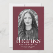 Moderne minimalistische Maroon Arch Foto Afstudere Bedankkaart (Voorkant)