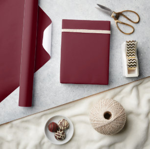 Moderne minimalistische maroon bordeaux effen kleu cadeaupapier