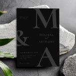 Moderne minimalistische mat zwart bruiloft kaart<br><div class="desc">Moderne minimalistische mat zwart bruiloft uitnodiging. Biedt een gedurfde monogram typografie en een minimaal grafisch ontwerp. Personaliseer tekst met alle details van uw speciale dag.</div>