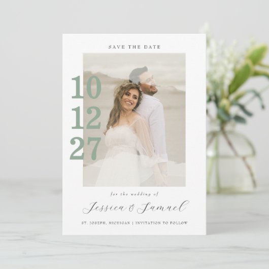 Moderne Minimalistische Mint Green Script Trouwfot Save The Date (Staand voorkant)