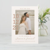 Moderne Minimalistische Mocha Script Foto Bruiloft Save The Date (Staand voorkant)