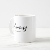 Moderne minimalistische Moederdag Handgeschreven M Koffiemok (Voorkant links)