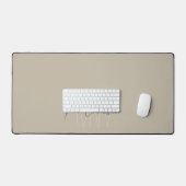 Moderne Minimalistische Monogram Beige Script Naam Bureaumat (Keyboard & Muis)