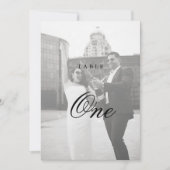 Moderne minimalistische monogram bruiloft kaart (Voorkant)