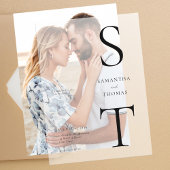 Moderne minimalistische monogram bruiloft vellum uitnodigingen