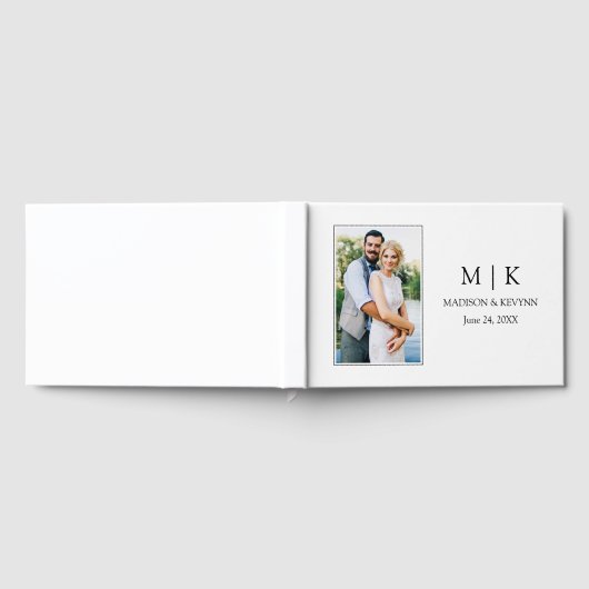 Moderne minimalistische monogram fotobruiloft gastenboek (Volledig)