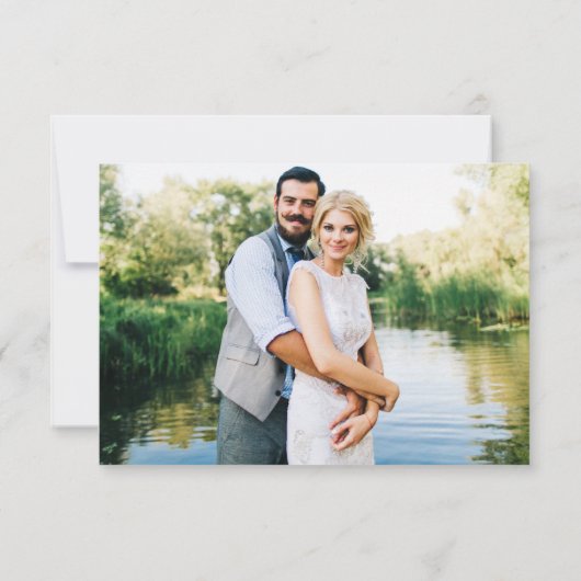 Moderne minimalistische monogram fotobruiloft RSVP kaartje (Achterkant)