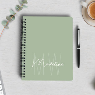 Moderne Minimalistische Monogram Licht Saliegroen Notitieboek
