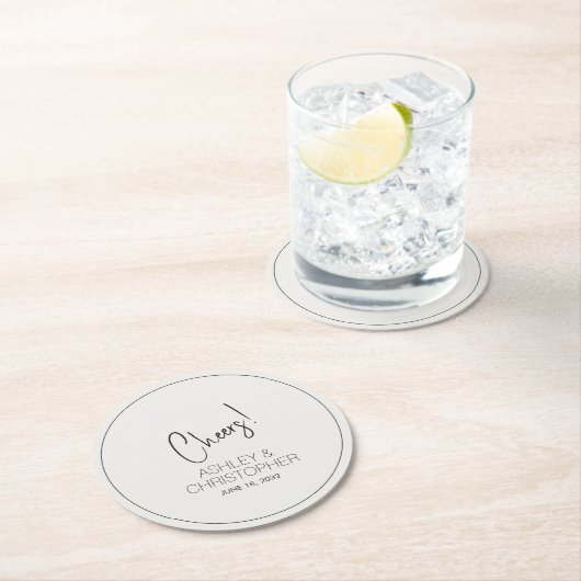 Moderne minimalistische off witte bruiloft ronde kartonnen onderzetter (Insitu)