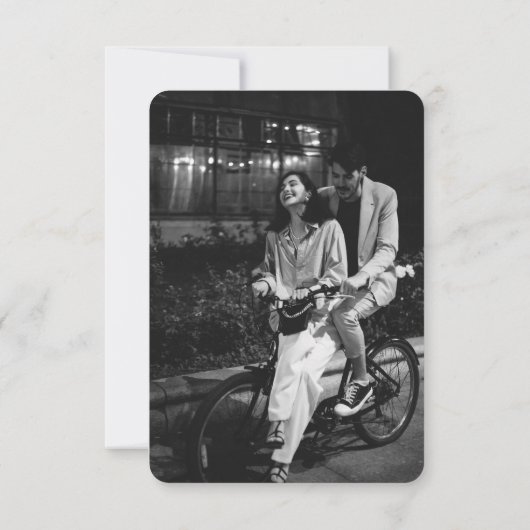 Moderne Minimalistische Paarse Trouwfoto Save The Date (Achterkant)