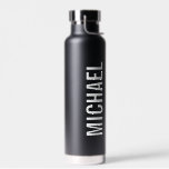 Moderne minimalistische persoonlijke naam waterfles<br><div class="desc">Modern minimalistisch ontwerp met een gepersonaliseerde naam in een moderne,  vette,  serif letterstijl. Perfect als feestcadeaus voor hem,  vaderdag geschenken en geschenken voor alle speciale gelegenheden.</div>