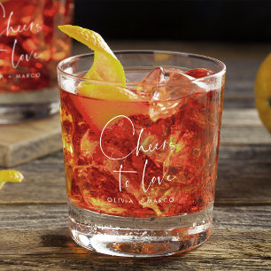 Moderne minimalistische proost op liefde bruiloft  whisky glas