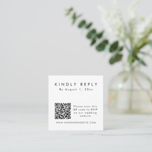 Moderne minimalistische QR-code RSVP vierkante Kaa Vierkante Visitekaartje (Staand voorkant)
