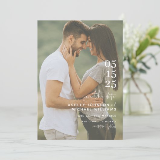 Moderne minimalistische QR Code Script bruiloft Save The Date (Staand voorkant)